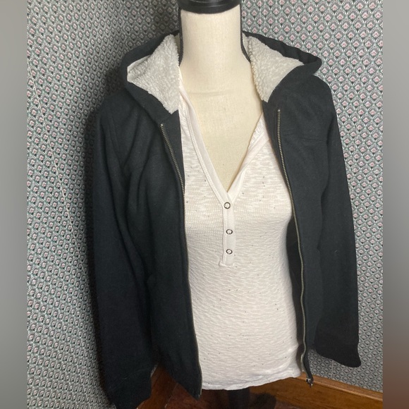 Rubbish Sherpa Hooded Jacket ASO Bella Swan in Twilight - Picture 10 of 12